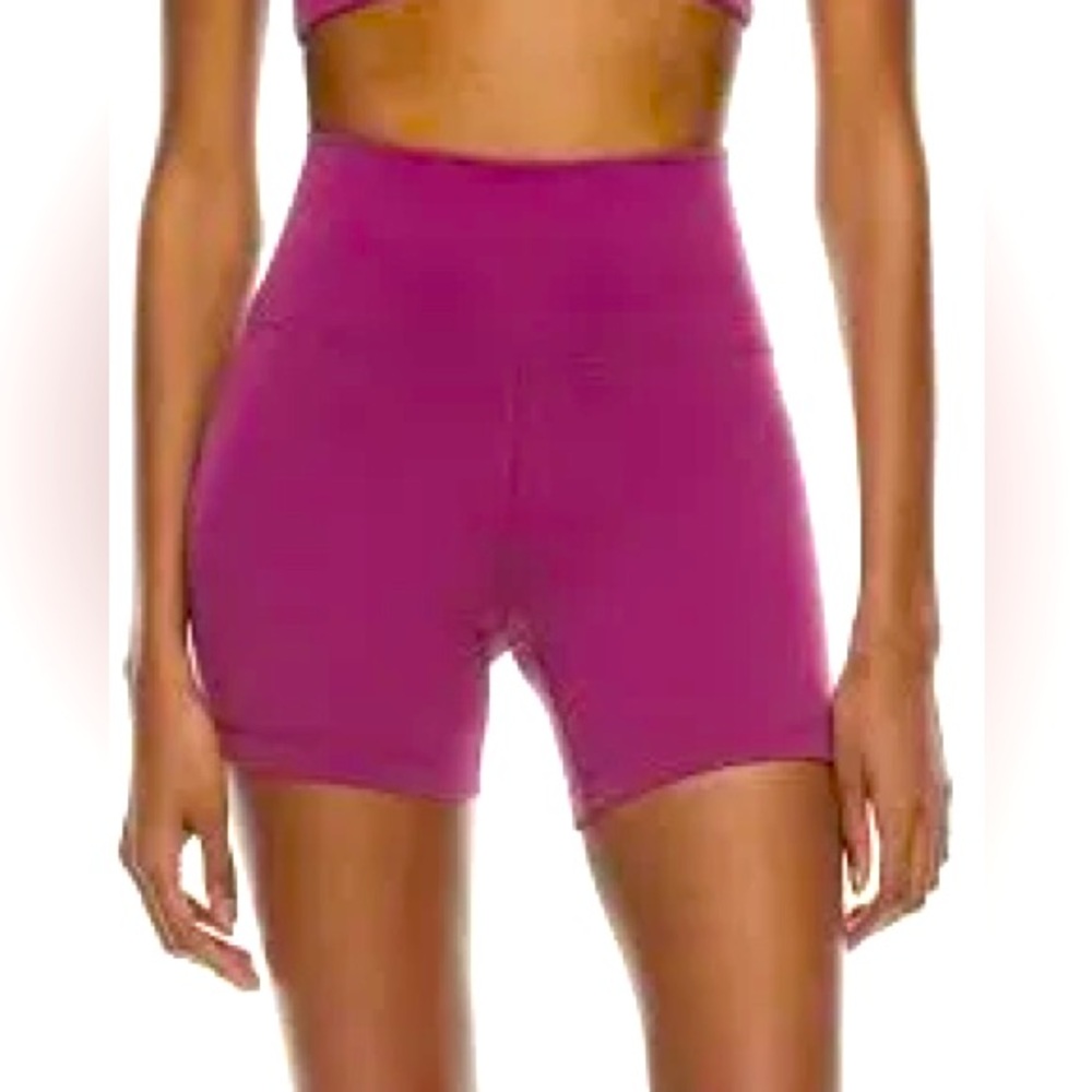 TnAction BUTTER Cheeky Hi-Rise 5" Short L